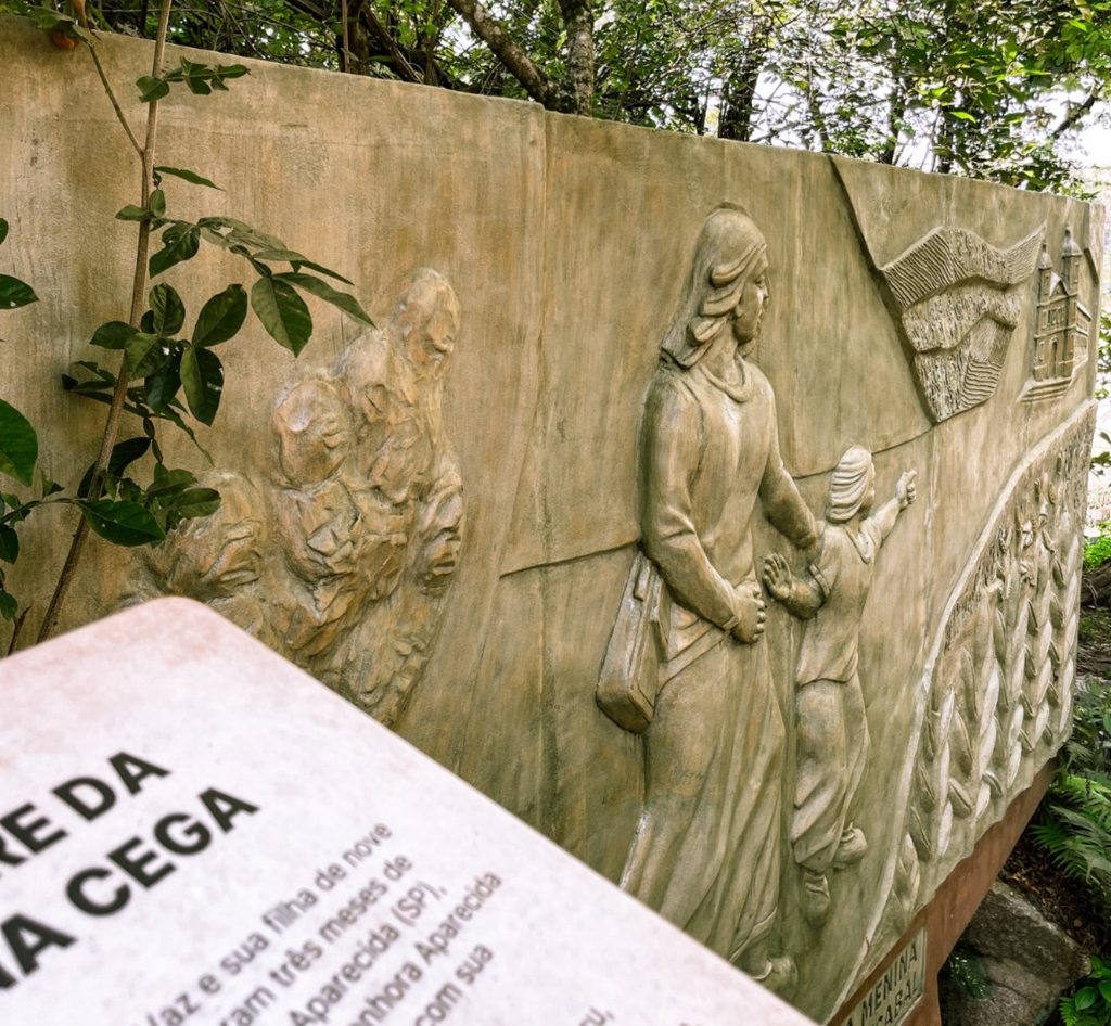 Painéis dos Milagres no Parque Três Pescadores em Aparecida